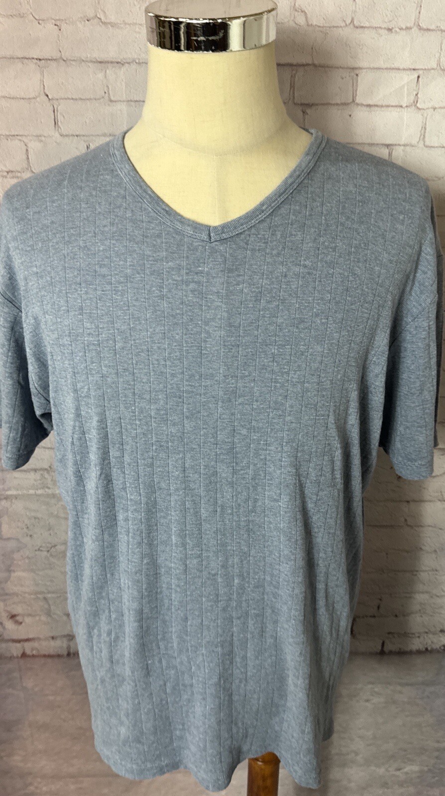 Banana Republic Blue Short Sleeve V-Neck Shirt Men’s Size Large
