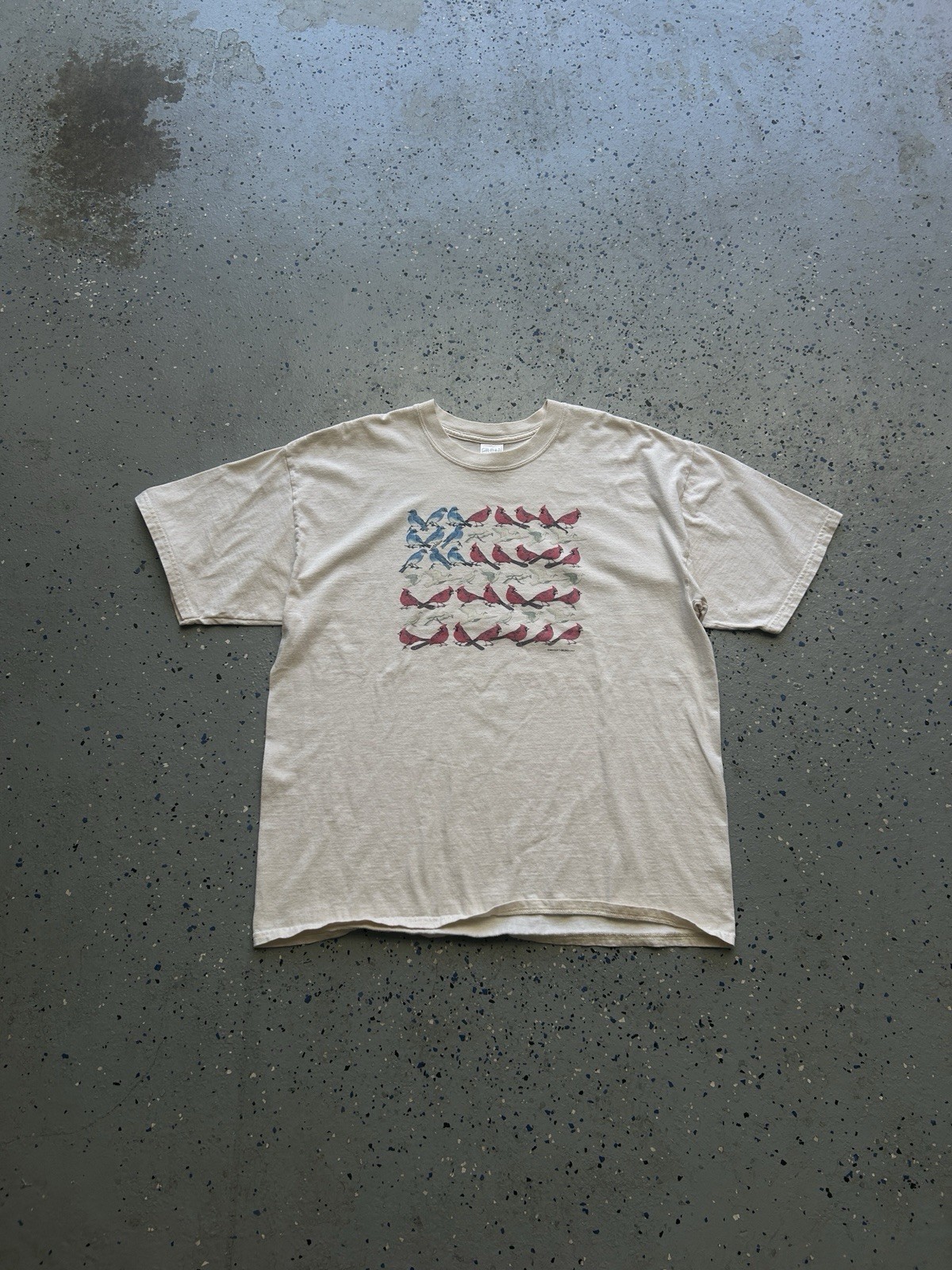 Gildan Ultra Cotton Men’s XL Beige Heavyweight Bird Graphic Tee 2001