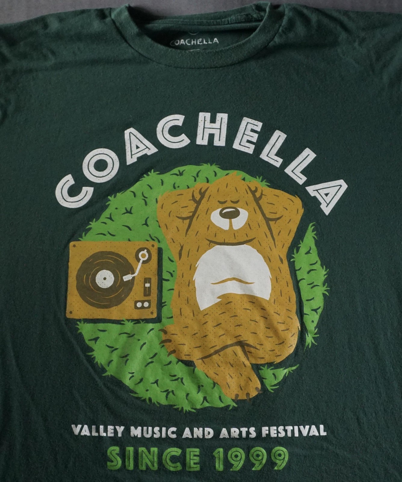 Coachella Shirt Mens Medium Green Bear Turntable DJ Music Festival Tee