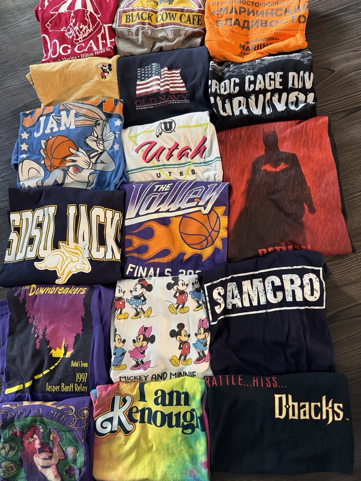Random 20 for $180 Vintage/Modern Graphic TShirt Bundle! Message your size!