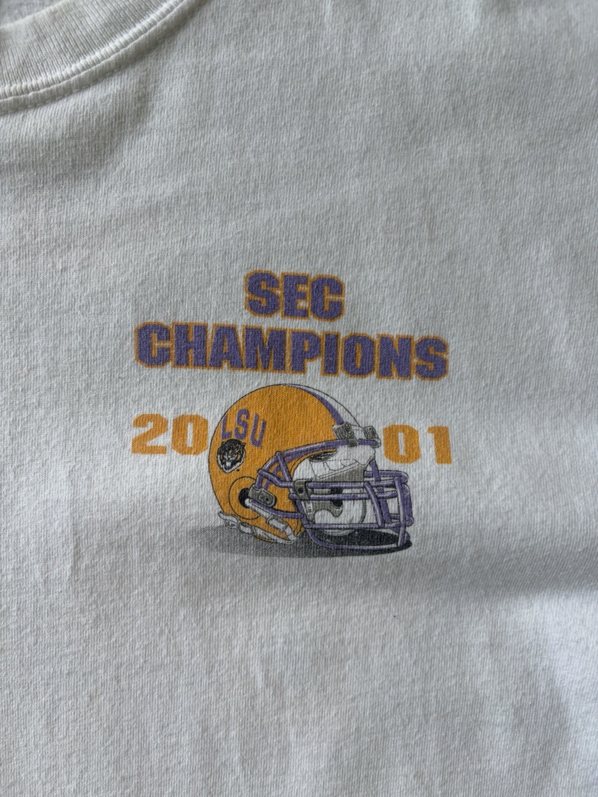 2001 LSU TIGERS VS TENNESSEE VOLUNTEERS SEC CHAMPIONS T-SHIRT ON A GILDAN TAG
