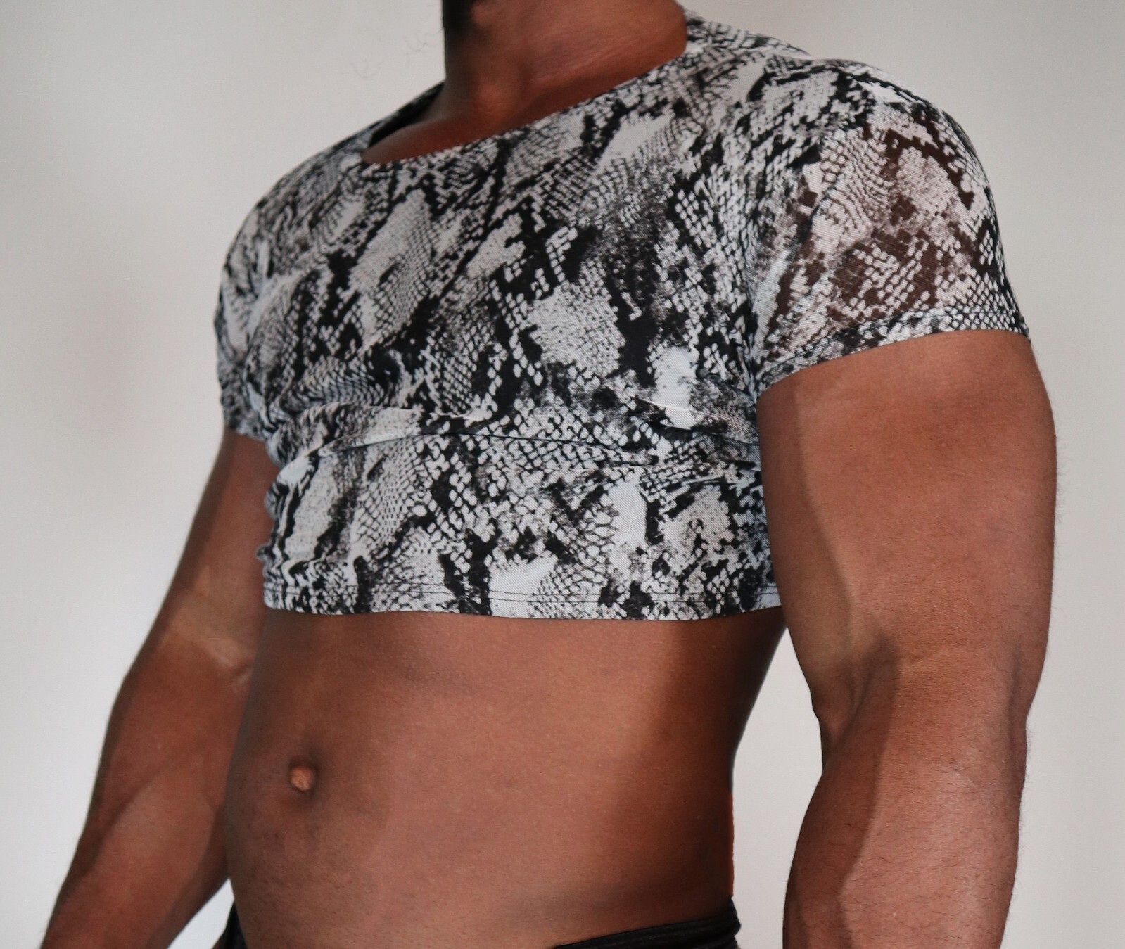 ANIMAL PRINT CROPPED SHIRT SIZE M/L