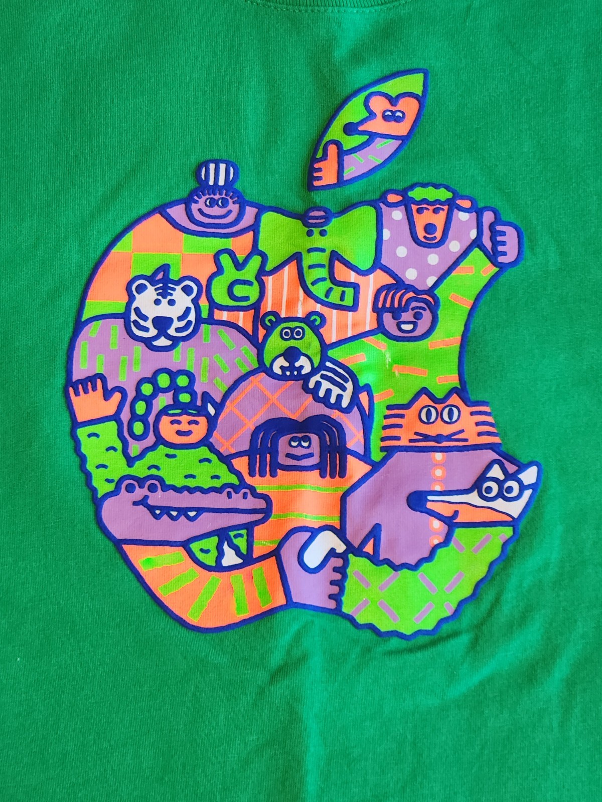 Apple Summer Camp T-shirt Large Green by Tony Shiau