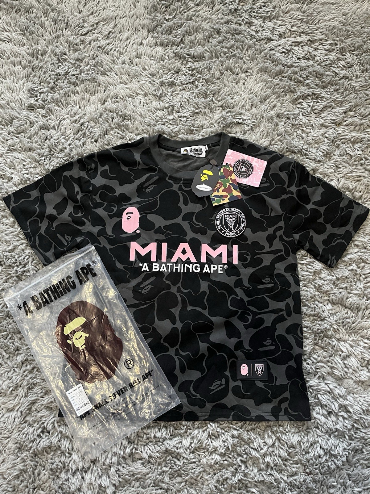 A Bathing Ape BAPE Miami Black/Pink Camo Graphic Logo Tee Shirt Men’s S