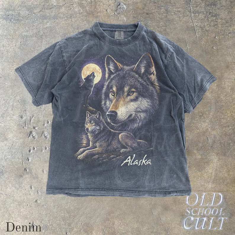 Wolf Alaska Vintage Graphic Animal Nature Comfort Tee