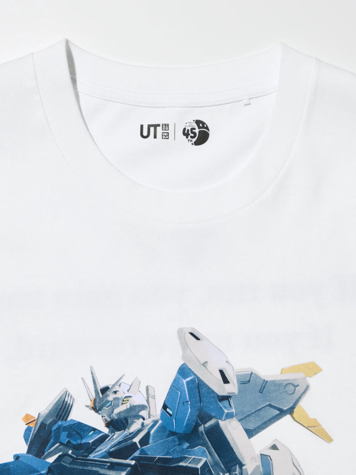 Brand NEW Uniqlo Mobile Suit GUNDAM 45th Anniversary UT Graphic T-Shirt Size: M