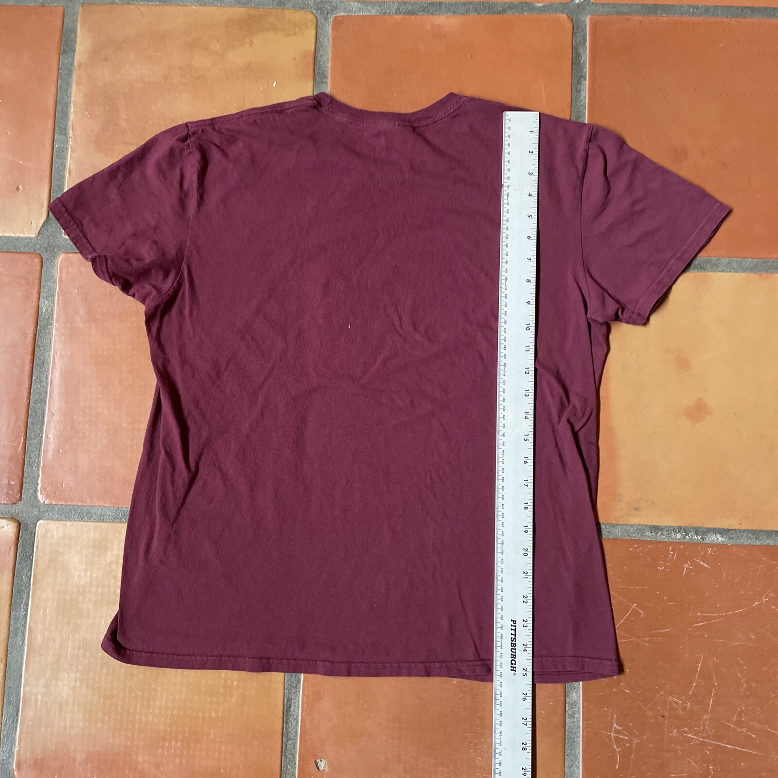 DELTA SOFT Mens Large Burgundy Red Graphic Print T-Shirt HAWAII SURFER Tee EUC