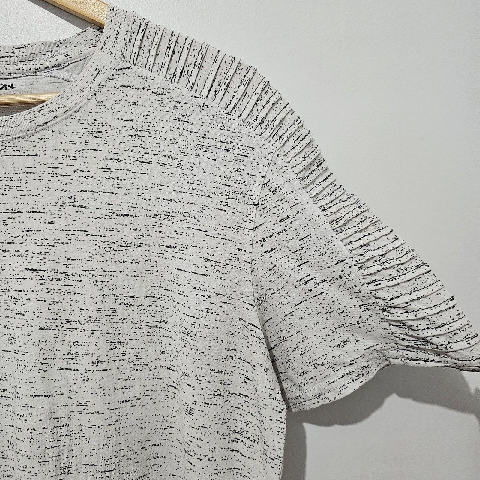 Carbon – T-Shirt SPaint Splatter Pleated Zipper – Size L – White Black – Cotton