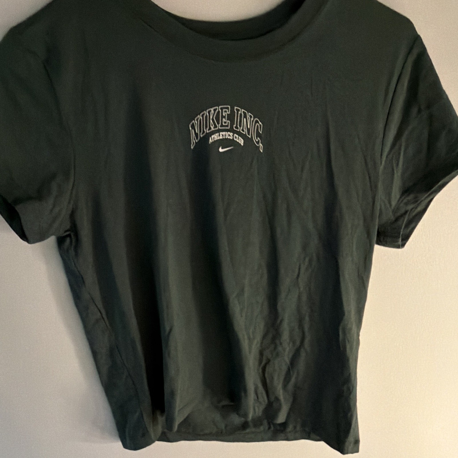 Nike Graphic T-shirt In Green Size Medium Slim Fit Short Sleeve
