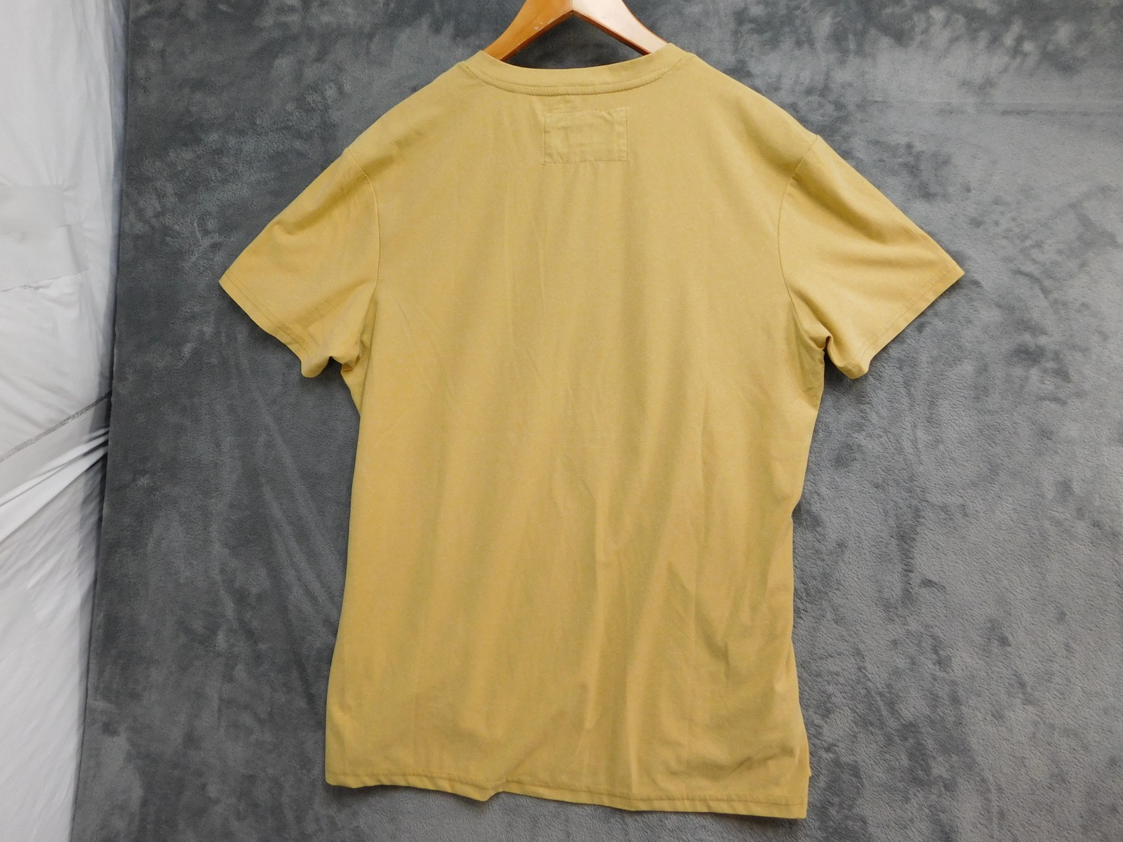 Tallwoods Shirt Mens L Yellow Henley Short Sleeve Polyester Spandex Jersey