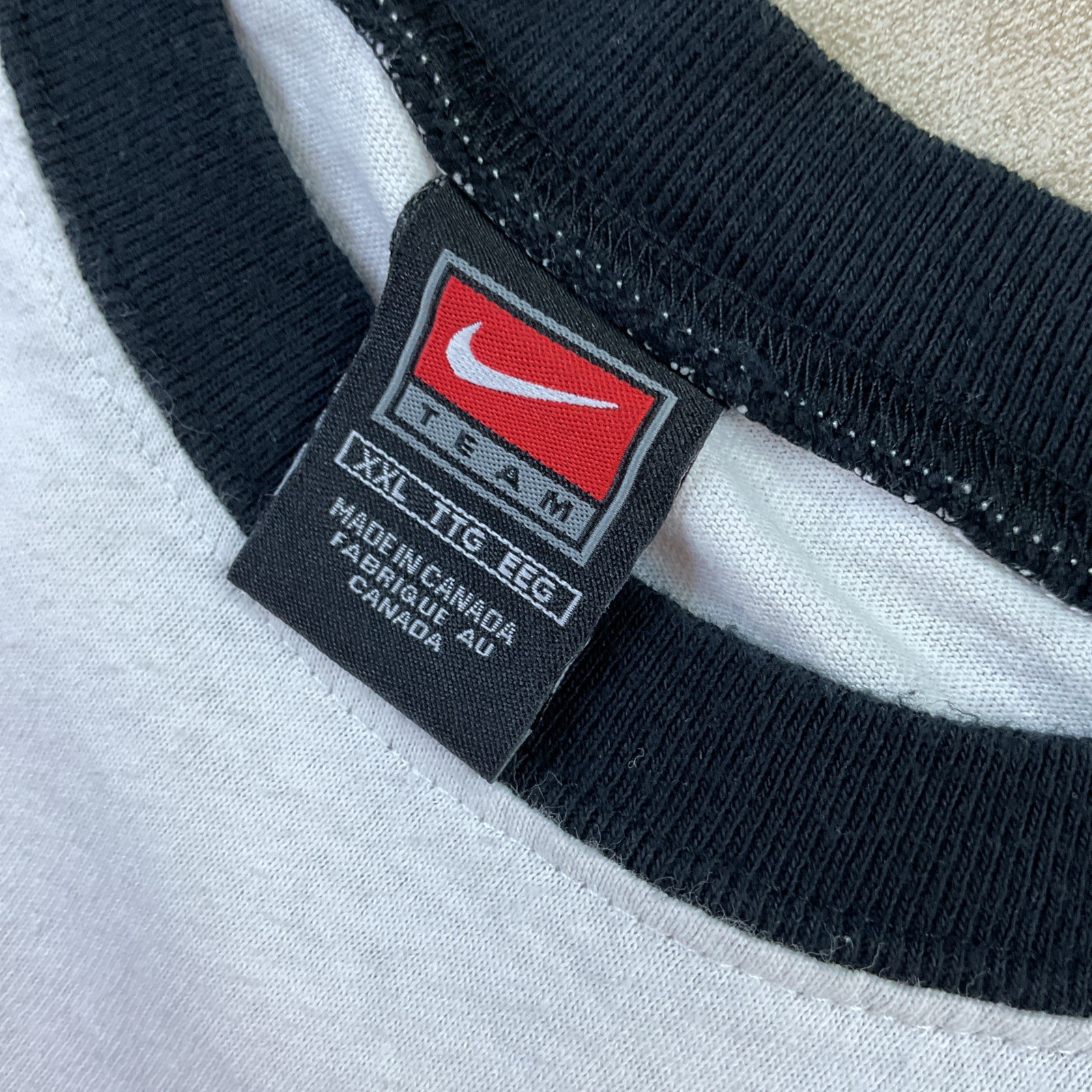 Vintage Nike Shirt Sz 2XL Run Hit Wonder The 2004 Tour Pullover Concert T-Shirt