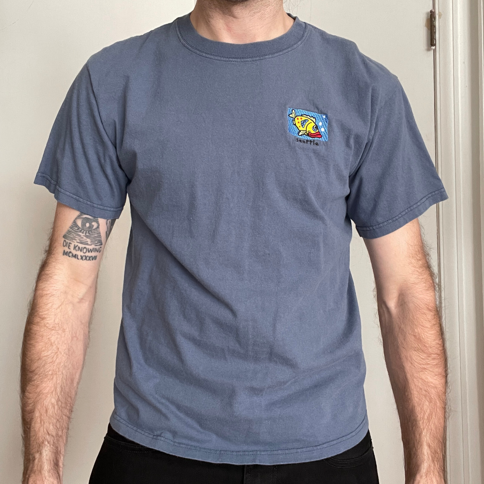 Vintage Seattle Washington Embroidered Tee Size Medium Anvil Blue Fish Y2K