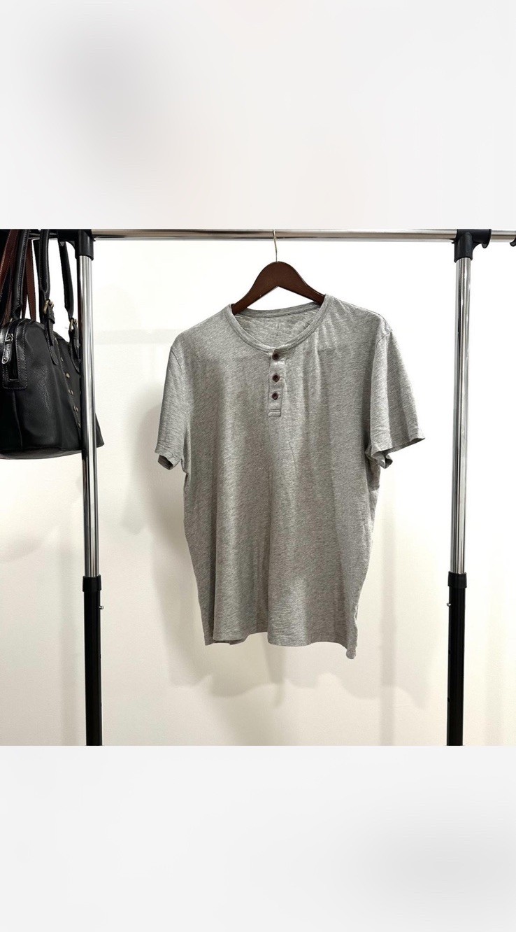Men’s Gray Solid Henley T-Shirt Button Neck Short Sleeve Size M Regular