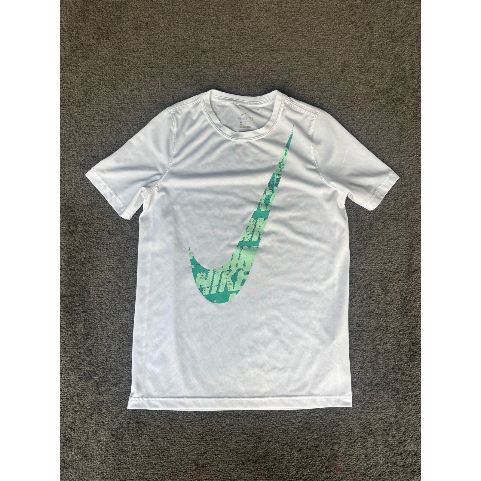 Nike Dri-FIT White Graphic Swoosh T-Shirt Mens Size M Short Sleeve Athletic Tee