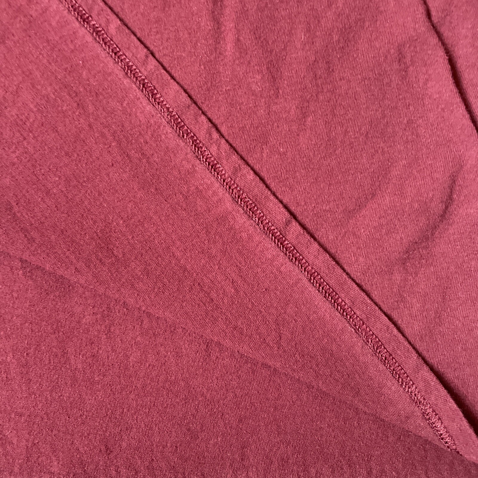 DELTA SOFT Mens Large Burgundy Red Graphic Print T-Shirt HAWAII SURFER Tee EUC