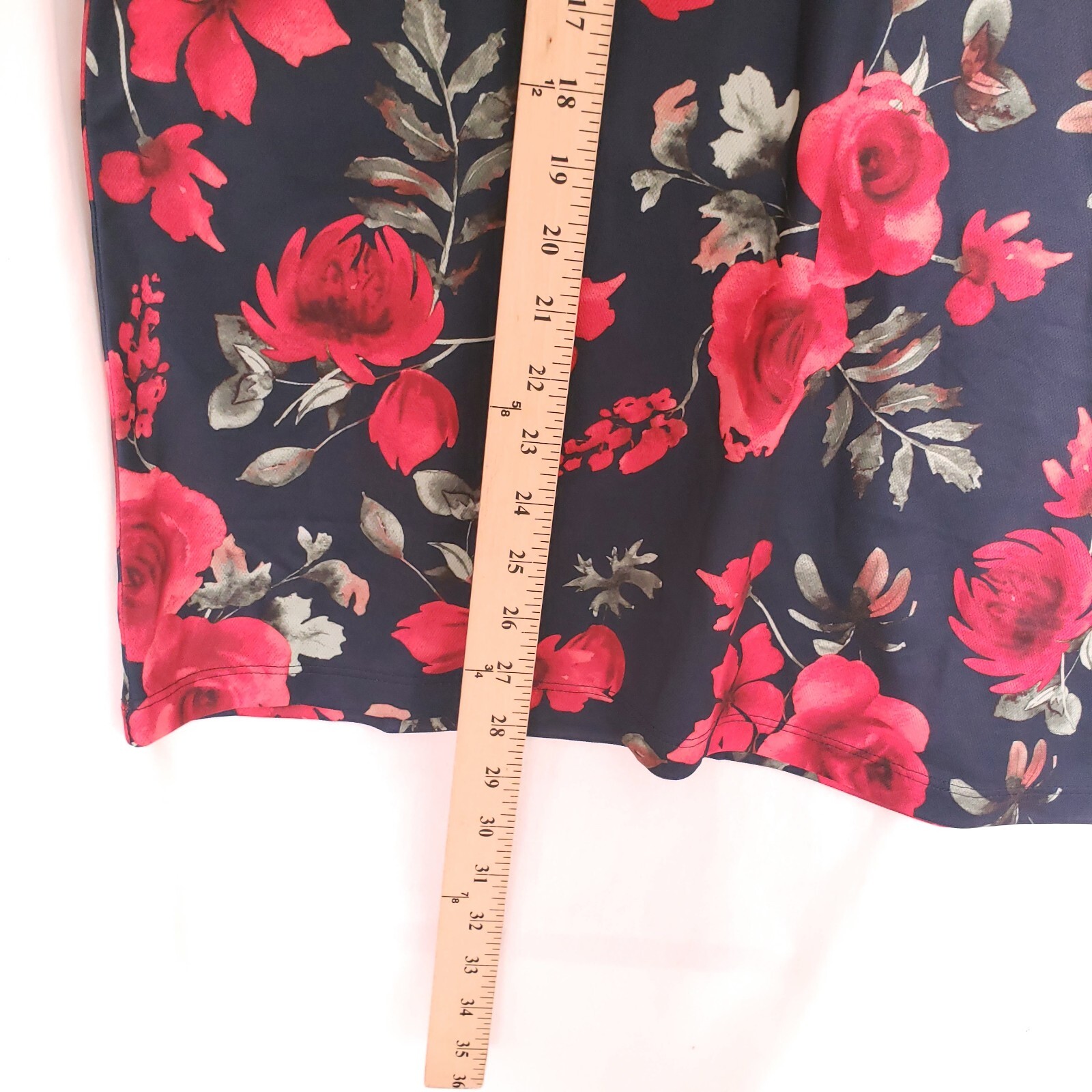 Tek Gear Navy Blue Red Roses Floral Collar Button Up Athletic Shirt Size M