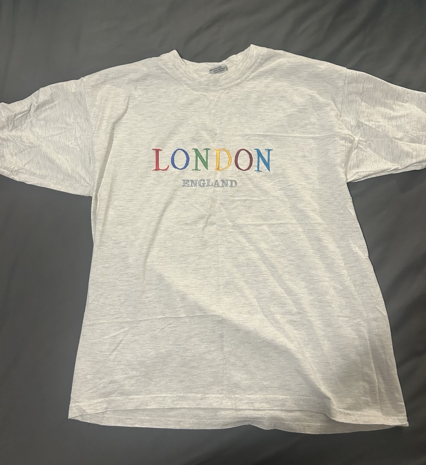 Vintage 90’s Multi Color LONDON T-shirt Size Medium Great Condition