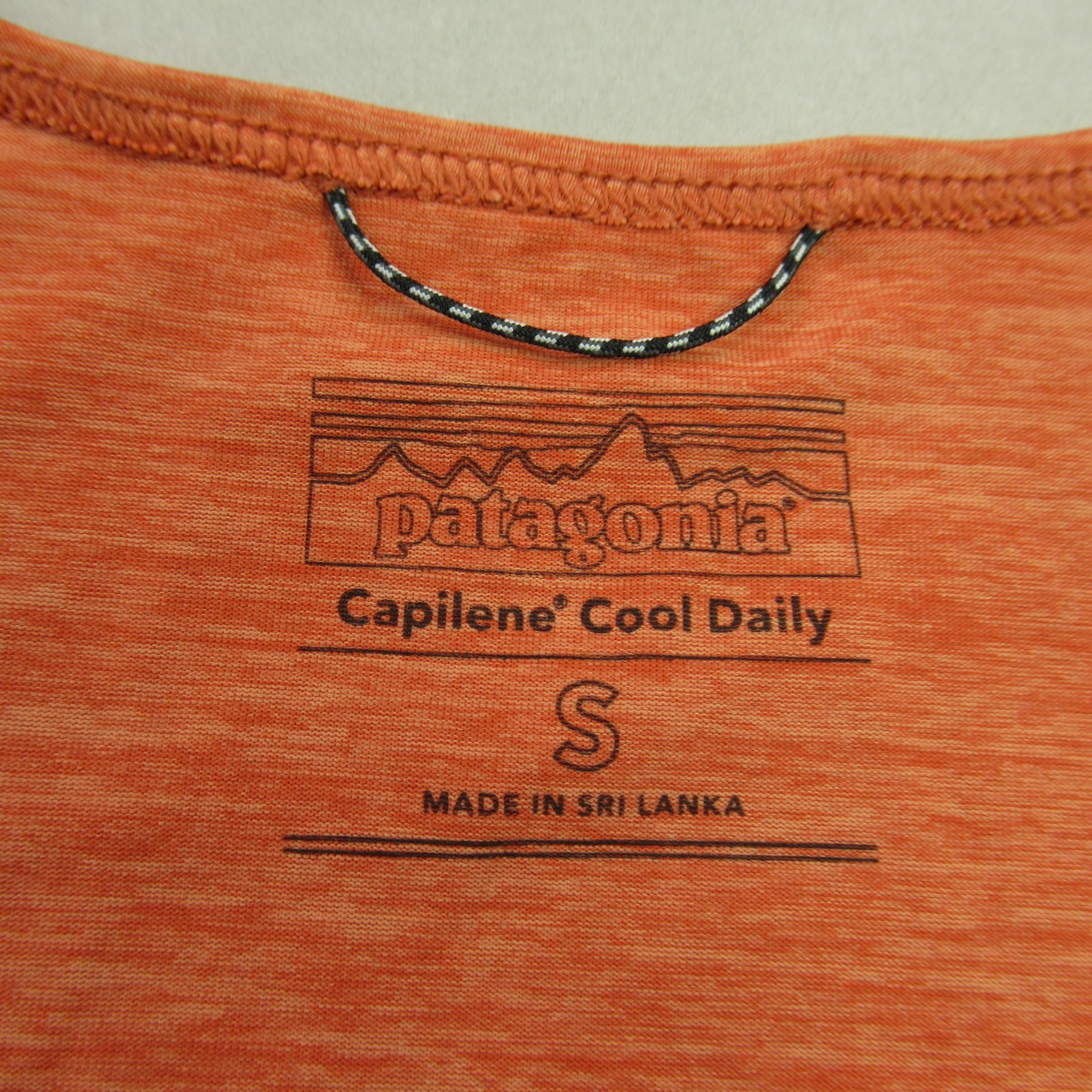 Patagonia Shirt Mens Small Sleeveless Crew Neck Workout Lightweight Orange