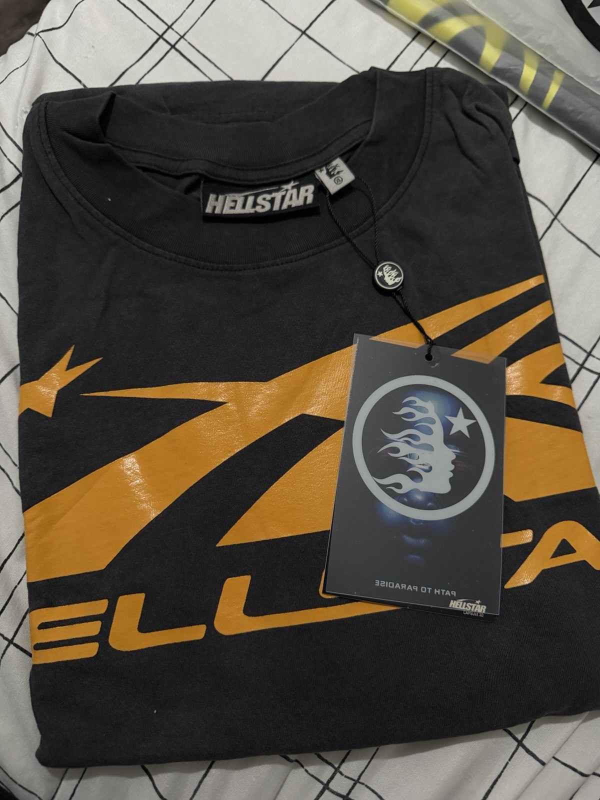 HELLSTAR Men’s Black Yellow Logo Graphic Print Tee Crew Neck Short Sleeve XL