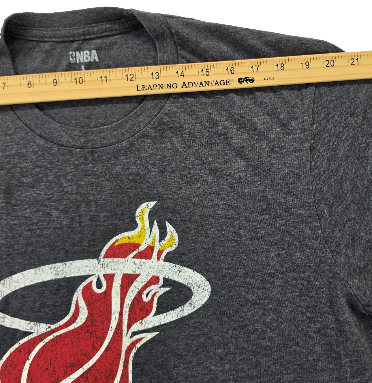 NBA Miami Heat Distressed Logo T-Shirt Heather Gray Large Soft Tri Blend Tee