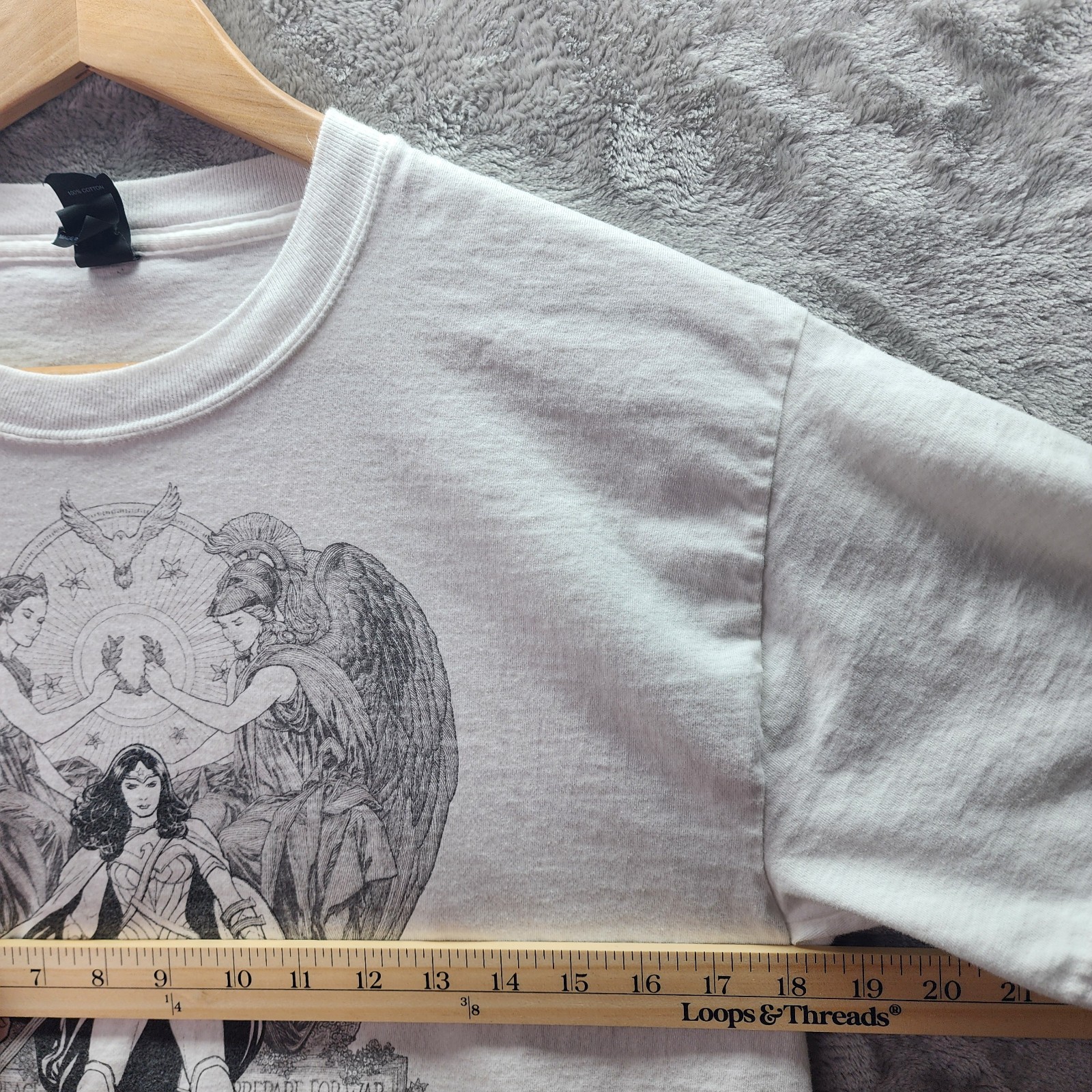 Wonder Woman DC Comics Graphic T Shirt Men’s Medium Hanes Beefy White