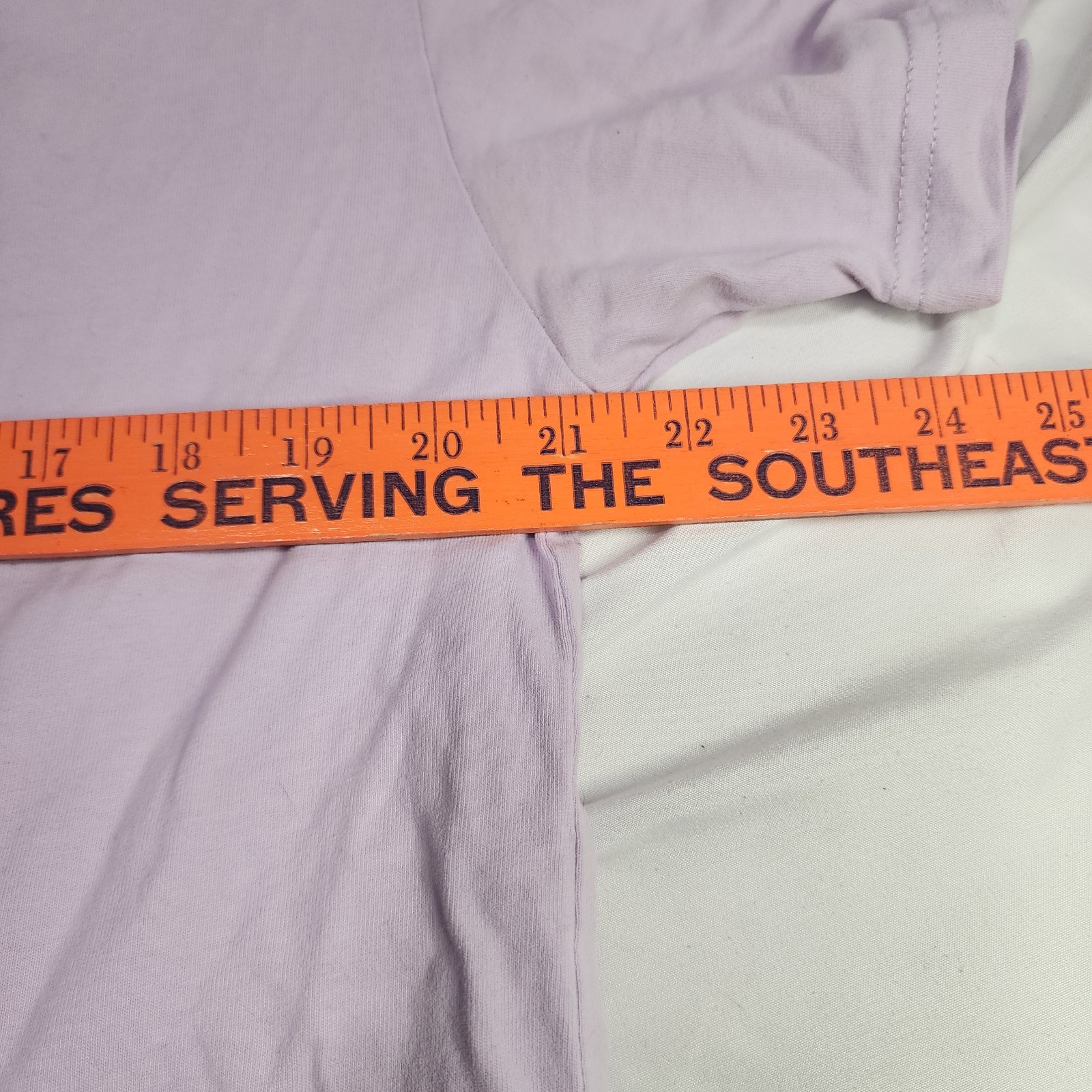 FIRST ROW Art & Design Department Lavender Embroidered / Graphic T-shirt Sz LG