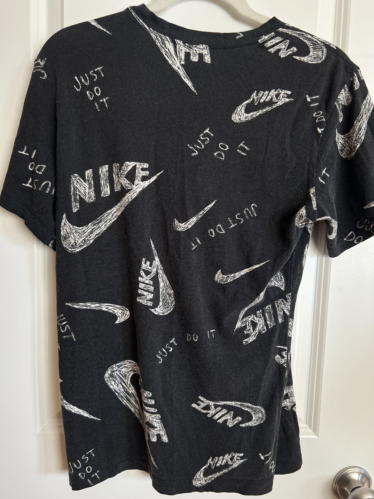 The Nike Tee Just Do It Swoosh Black White All Over T-Shirt Short Sleeve Size SM