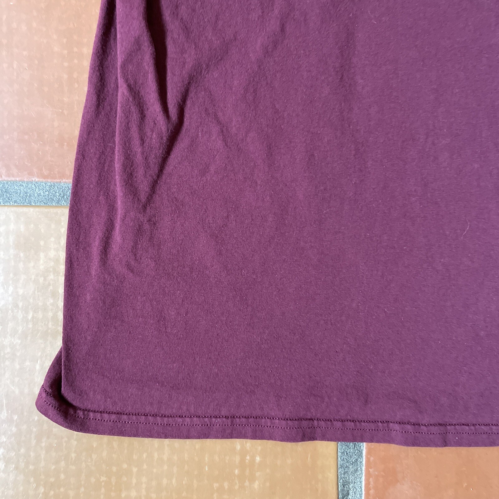 DELTA SOFT Mens Large Burgundy Red Graphic Print T-Shirt HAWAII SURFER Tee EUC
