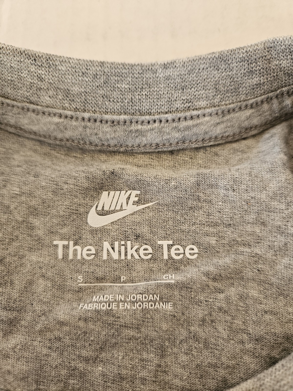 Nike Men’s Shirt Size/Small “Just Do It” Gray Tee AR5006-063 NWT