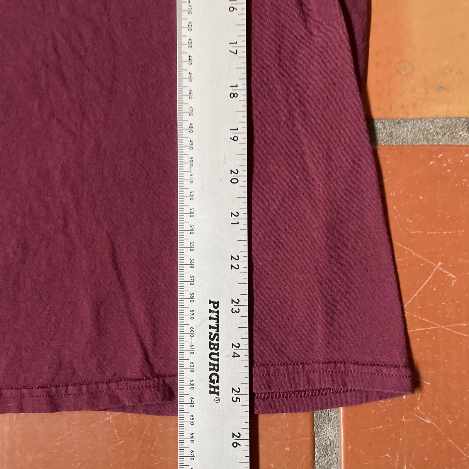 DELTA SOFT Mens Large Burgundy Red Graphic Print T-Shirt HAWAII SURFER Tee EUC