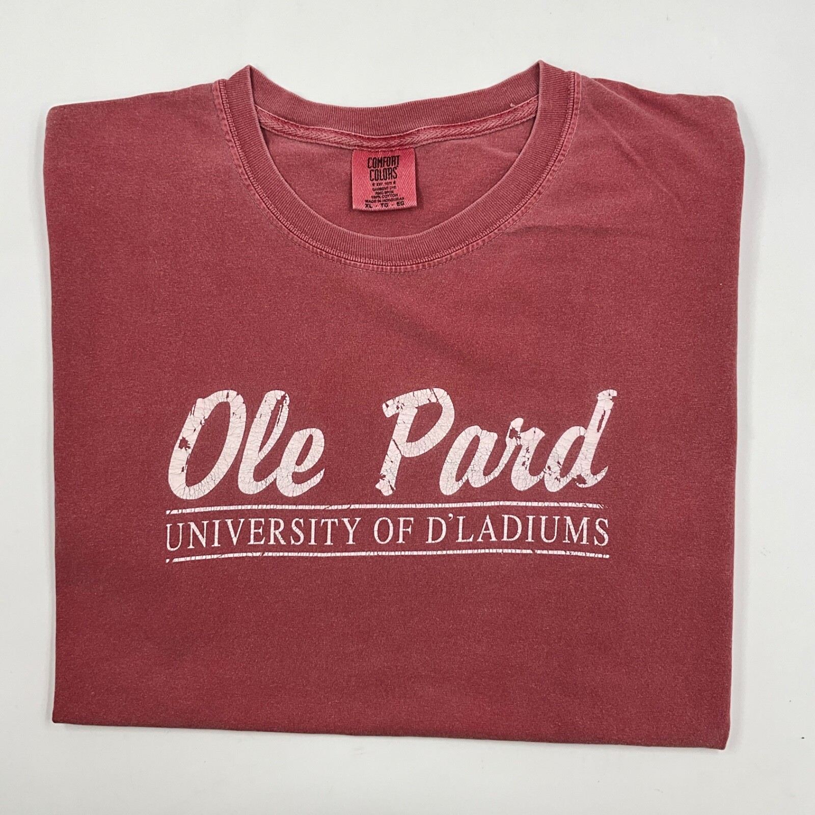 Ole Pard T-Shirt – University Of D’Ladiums Sports Bar XL Tee – Mens Extra Large