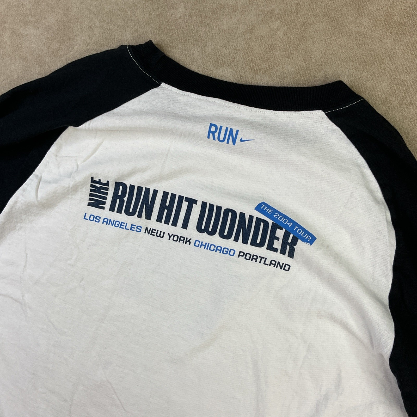 Vintage Nike Shirt Sz 2XL Run Hit Wonder The 2004 Tour Pullover Concert T-Shirt
