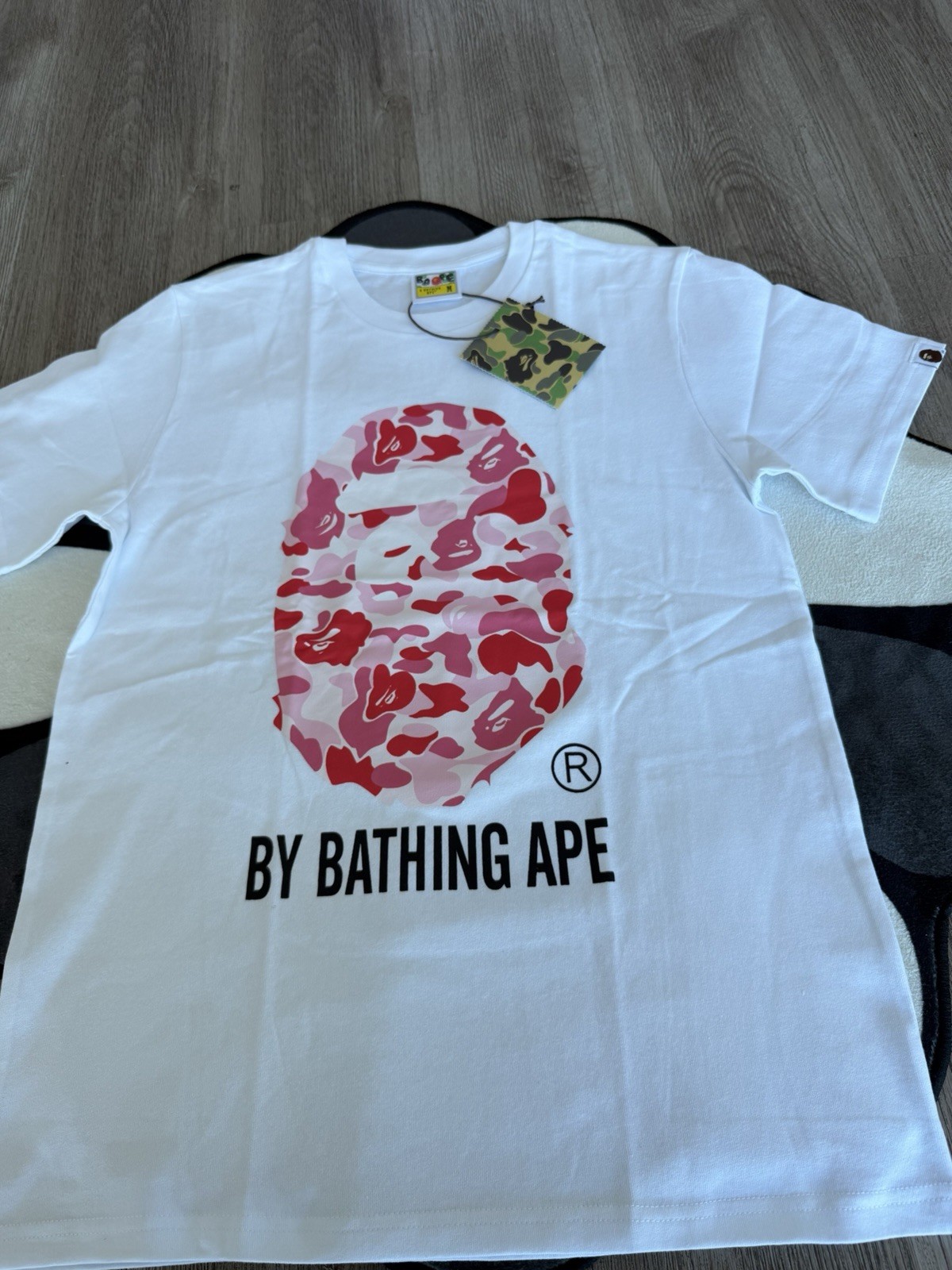 A Bathing Ape BAPE Men’s M White Ape Head Logo Graphic Crew Neck Tee