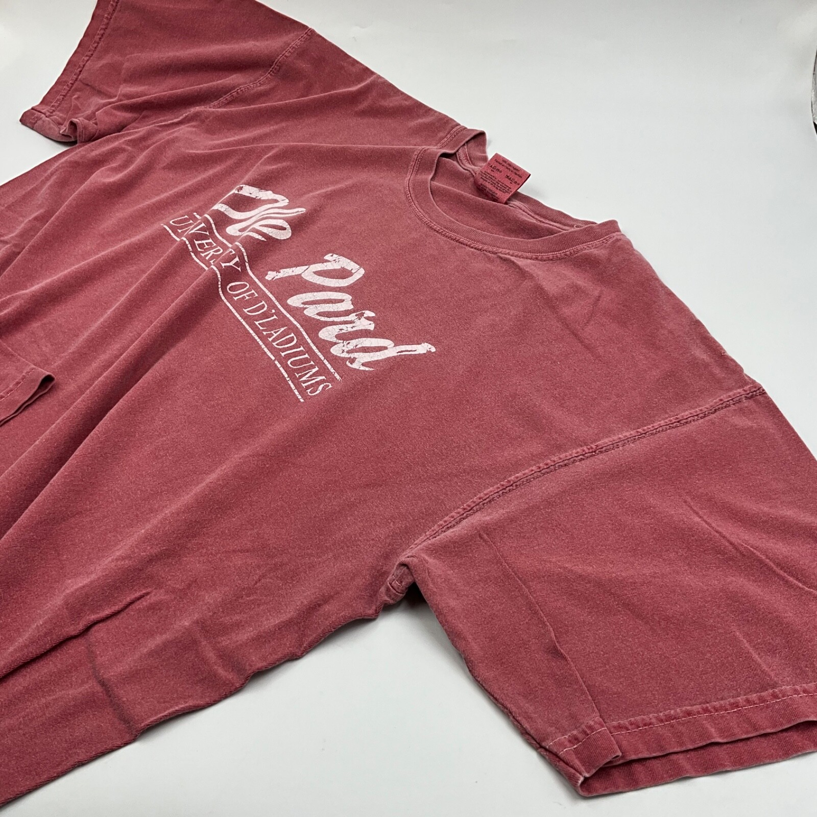Ole Pard T-Shirt – University Of D’Ladiums Sports Bar XL Tee – Mens Extra Large