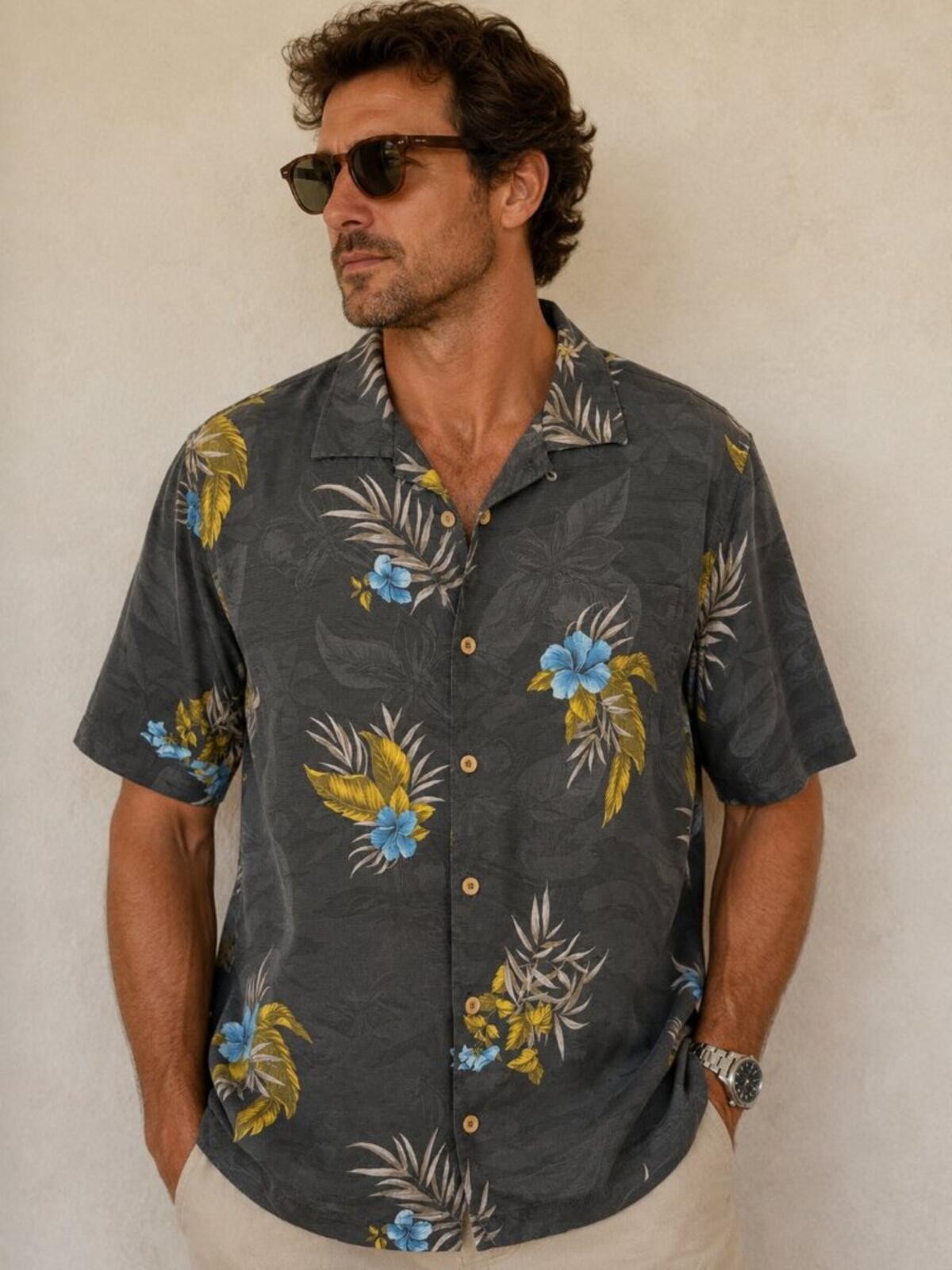Tommy Bahama 100% Silk Hawaiian Shirt Mens Black Floral Tropical Button Up Resor