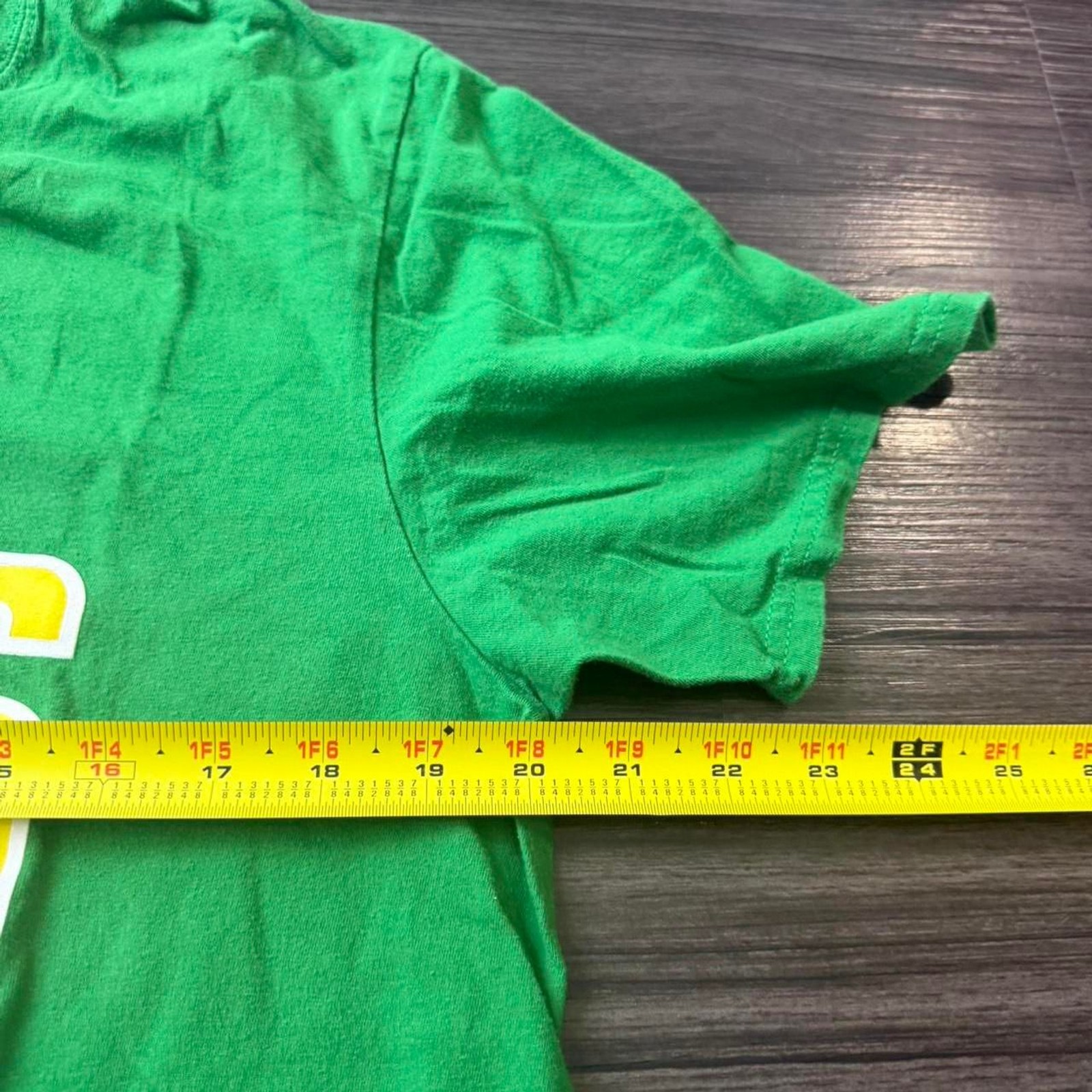 University of Oregon Duck College sports Green Graphic Tee size Large